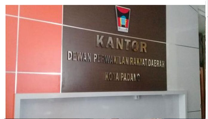 Komisi III DPRD Padang lakukan Rapat internal Bahas Penggunaan angkutan umum